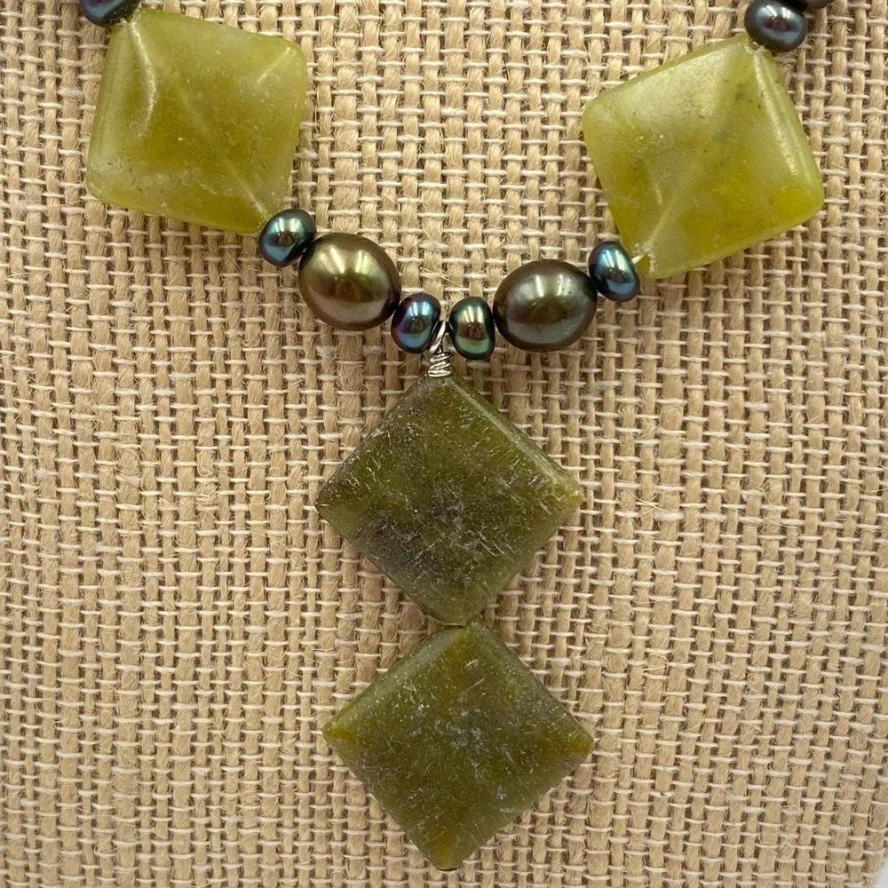 Flat Serpentine Gemstone Freshwater Pearls Sterling Silver Necklace & Earrings - Picture 2 of 10